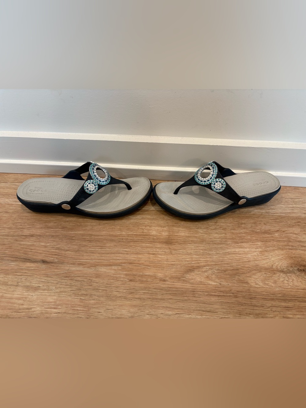 CROCS Sarah Diamante Wedge Flip Sandals Dual Comfort in Navy and Turquoise 8 - Picture 5 of 11